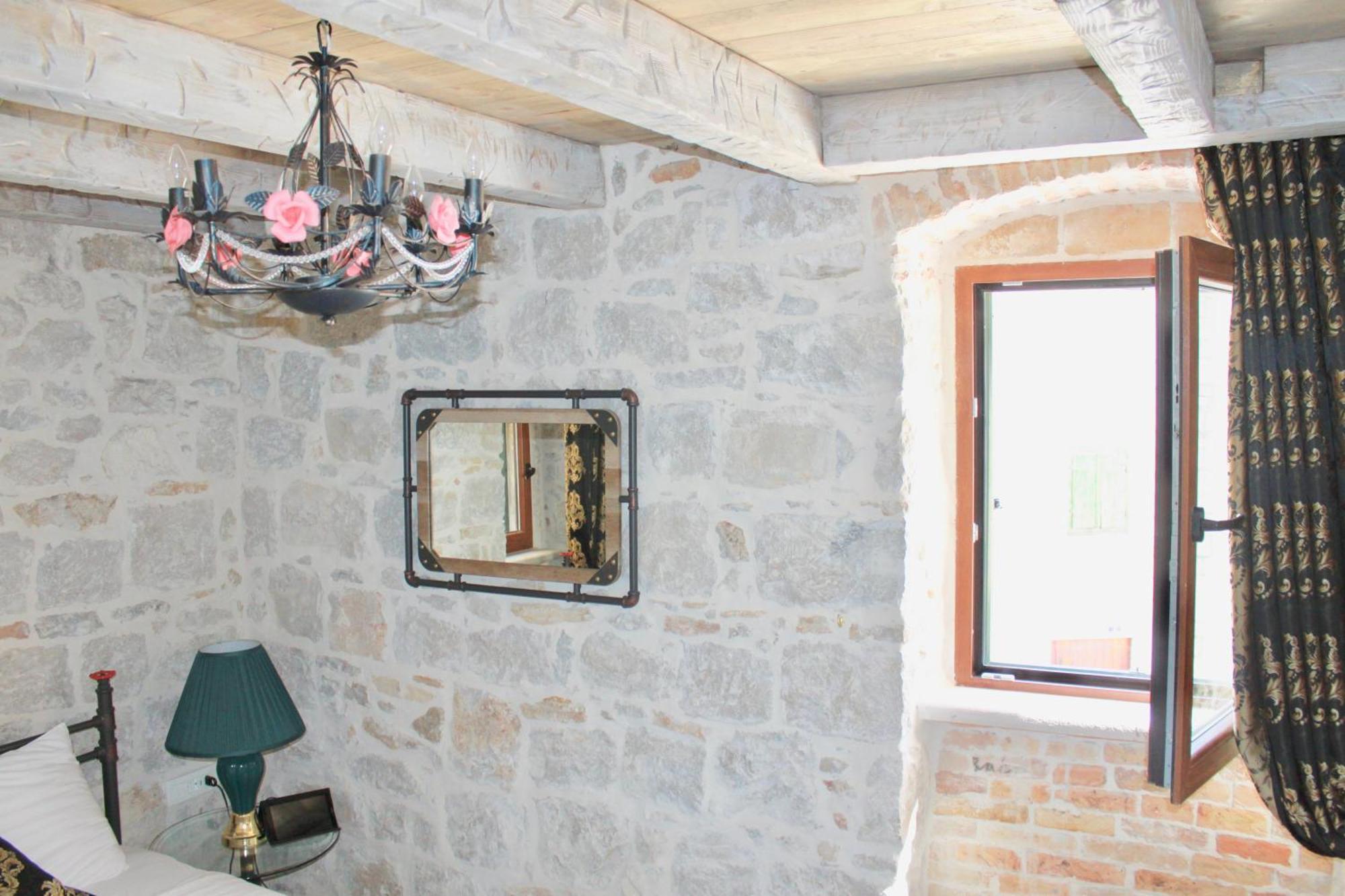 Historic Plaza Varos Split (Adults Only) Room photo